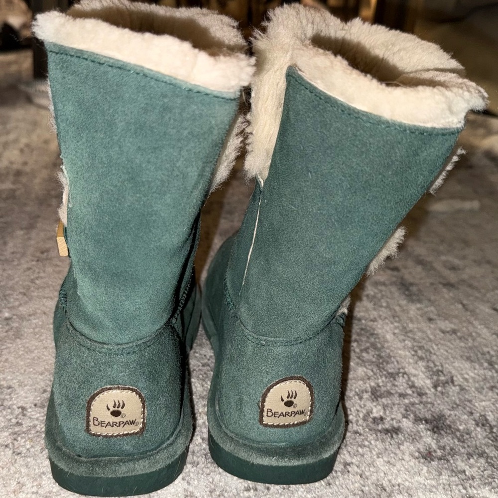 BearPaw Women's Suede Boots with Sheepskin/Wool Lining Size 8